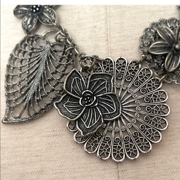 Premier Designs Silver Floral Necklace - Picture 4 of 13